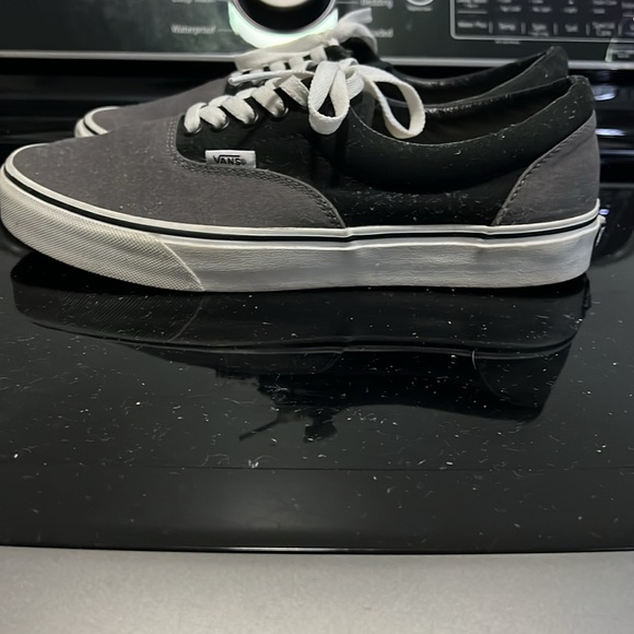 Vans - Picture 3 of 5